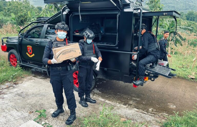 Polres Bondowoso Libatkan Gegana Brimob Polda Jatim Musnahkan 25 Kg Bubuk Mercon
