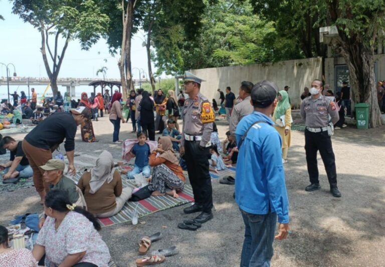 Polres Pelabuhan Tanjungperak Intensifkan Pengamanan di Wisata Pantai Kenjeran Selama Lebaran