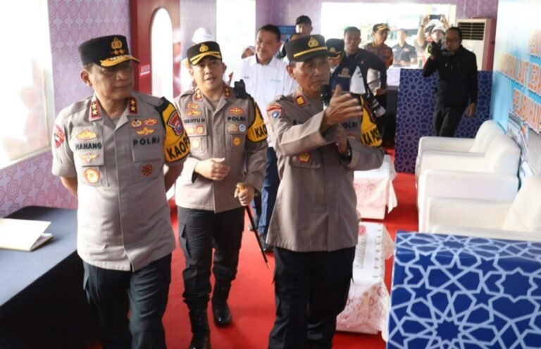 Kapolda Jatim Cek Pos Terpadu dan Pos Pam di Surabaya Pastikan Layanan Mudik Berjalan Optimal