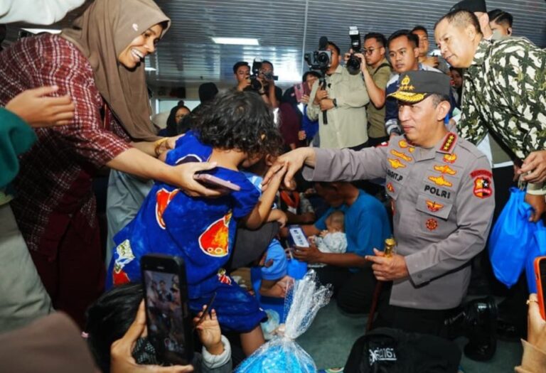 Tinjau Arus Balik di Pelabuhan Bakauheni, Kapolri Pastikan Pemudik Aman-Selamat Sampai Tujuan