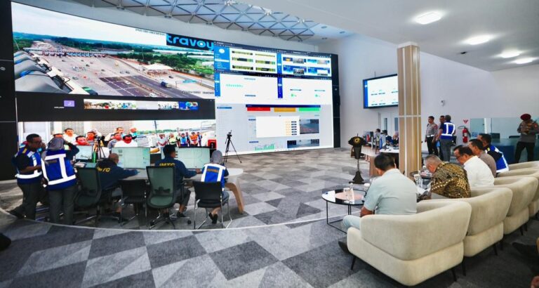 Tinjau Jasa Marga Command Center, Kapolri Pastikan Penanganan Arus Balik Berjalan Lancar dan Aman