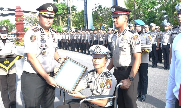 Bripda Sakti Terima Penghargaan Usai Insiden Viral Hentikan Bus Langgar Jalur
