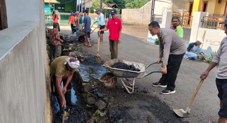 Polres Probolinggo Kota Gelorakan Gerakan Indonesia ASRI, Bersama Lintas Sektor Bersihkan Lingkungan