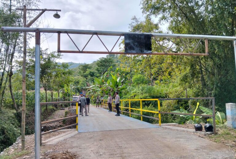 Polres Ponorogo Bangun Jembatan Merah Putih Presisi, Akses Warga Lebih Mudah