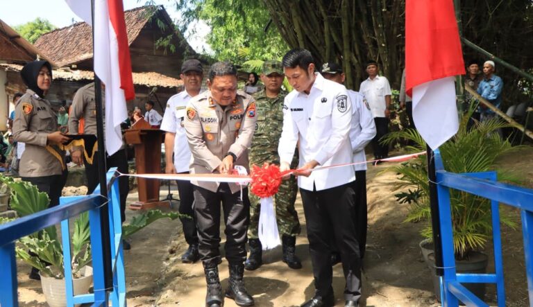 Polres Tuban Bangun Jembatan Merah Putih Presisi, Bupati: Berkat Kepedulian dan Kehadiran Polri di Tengah Masyarakat