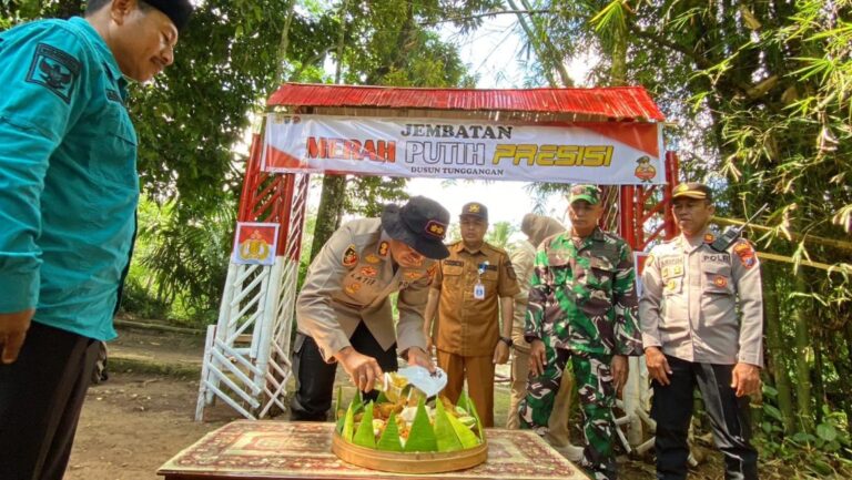 Polres Probolinggo Bangun Jembatan Merah Putih Presisi, Akses Warga Tiris-Andungsari Kembali Terhubung
