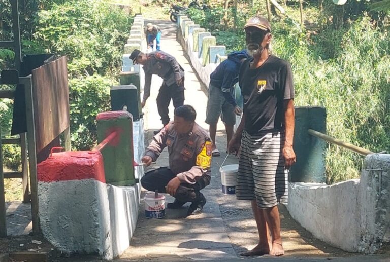 Polresta Malang Kota Bersama Warga Cat Jembatan Merah Putih Presisi, Perkuat Sinergi dan Kamtibmas