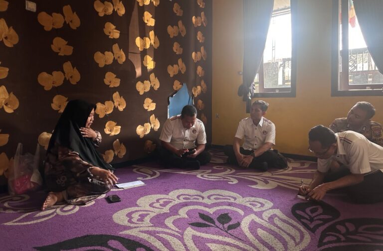 Pejabat Utama Polresta Malang Kota Serempak Sambang Wujudkan Komitmen Kepedulian Kepada Keluarga Korban Kanjuruhan