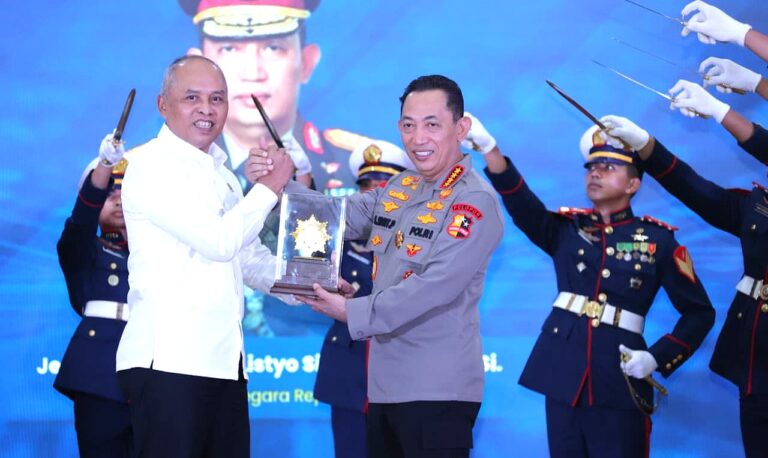 Kapolri Terima Adhi Bhakti Senapati, Jadi Motivasi Perkuat Sinergi Keamanan Siber