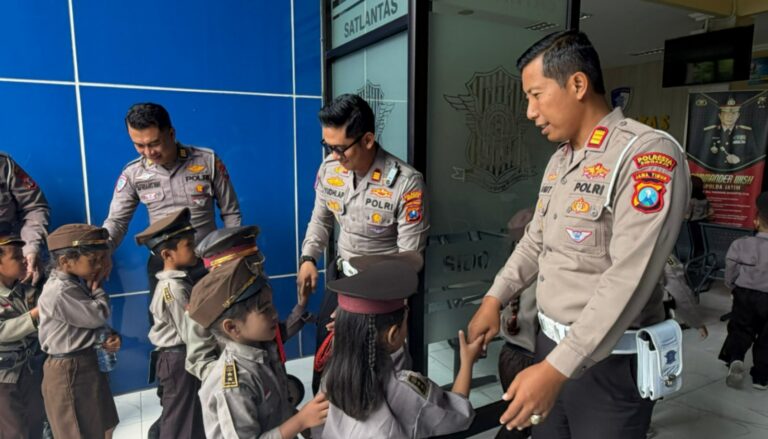 Polisi Sahabat Anak: Polresta Sidoarjo Edukasi Tertib Lalu Lintas Sejak Dini