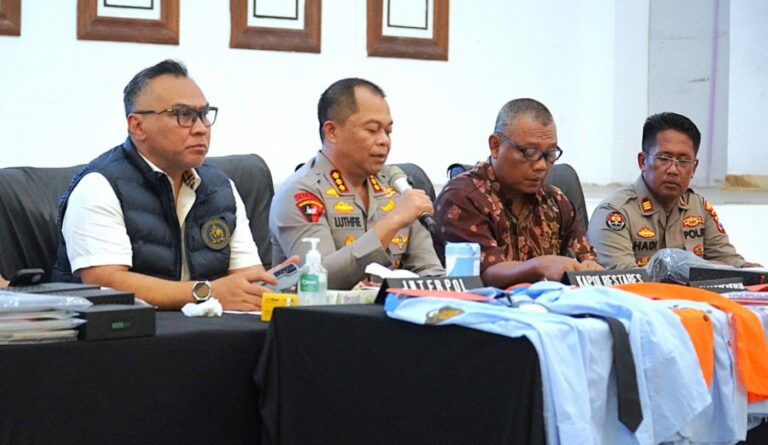 Polrestabes Surabaya Bongkar Markas Scaming Jaringan Internasional 44 Orang Diamankan