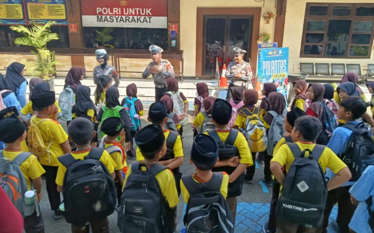 Polsanak: Polres Blitar Edukasi Pelajar Berbudaya Tertib Sejak Dini