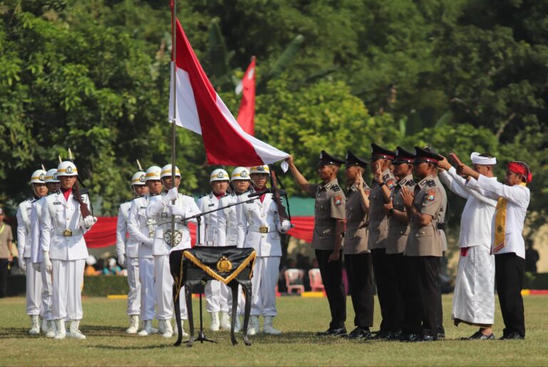 Kapolda Jatim Lantik 971 Bintara Remaja Lulusan SPN Polda Jatim