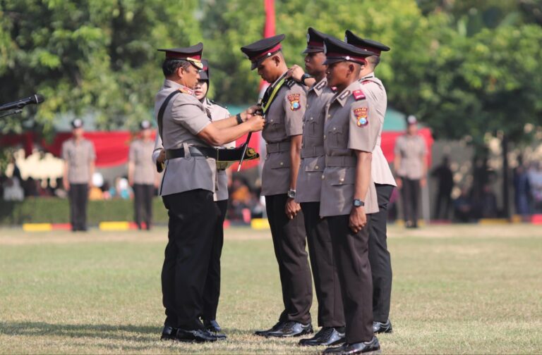 Anak Buruh Tani Jadi Lulusan Terbaik Predikat Cendekia Bintara Brimob di SPN Polda Jatim