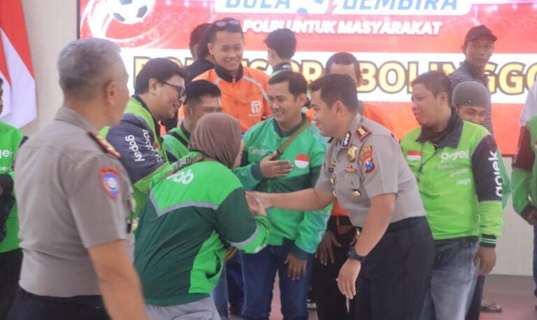 Polres Probolinggo Perkuat Silaturahmi, Ajak Mahasiswa dan Komunitas Ojol Nobar Piala Dunia