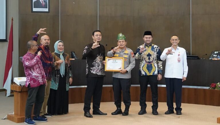 Polda Riau Raih Dua Penghargaan Keterbukaan Informasi Publik, Kapolda: Kado Istimewa Hari Bhayangkara ke-80