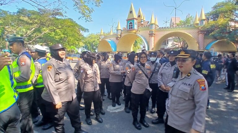 Polres Pelabuhan Tanjungperak Libatkan 696 Personel Kawal Pengesahan Warga Baru PSHT di Surabaya
