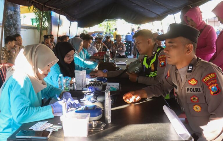 Polri Untuk Masyarakat7: Polres Lumajang Gelar Bakti Kesehatan Sambut Hari Bhayangkara ke-80