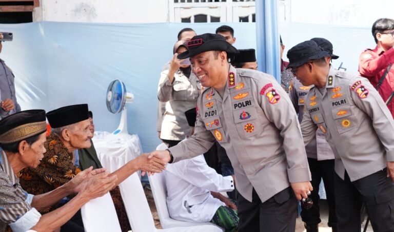 Sambut Hari Bhayangkara ke-80, Polri Bedah 80 Rumah Layak Huni, Bapak Usin (85) Kini Miliki Rumah Baru Berpanel Surya