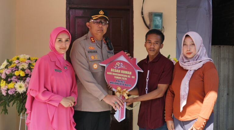 Hari Bhayangkara ke-80, Polres Mojokerto Kota Hadirkan Kebahagiaan Lewat Bedah Rumah Tak Layak Huni