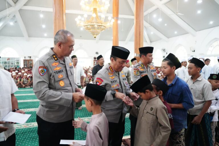 Hari Bhayangkara ke-80 Santuni Anak Yatim, Wakapolri Tanamkan Kepedulian Sosial Taruna Akpol