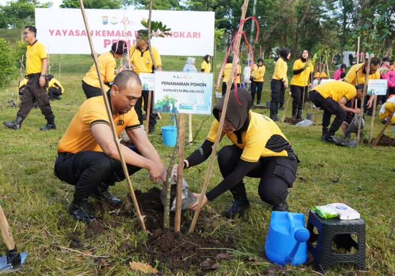 Sambut Hari Bhayangkara ke-80, Polresta Malang Kota Tanam 250 Pohon di TPA Supit Urang
