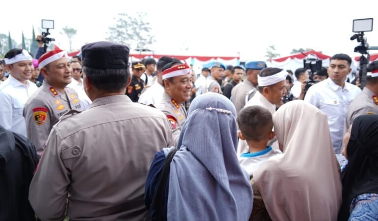 Wakapolri Berikan bansos 1.000 paket untuk 2 Gapoktan Bawang putih di Cianjur