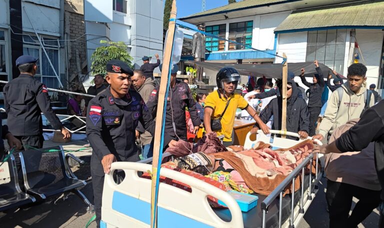 Gempa M 7,7 Guncang NTT, Satbrimob Polda NTT Gerak Cepat Evakuasi Korban dan Buka Akses