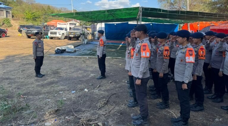 Bantu Warga Tetap Terhubung, Brimob Hadirkan Wi-Fi Gratis di Posko Pengungsian Barangkolong
