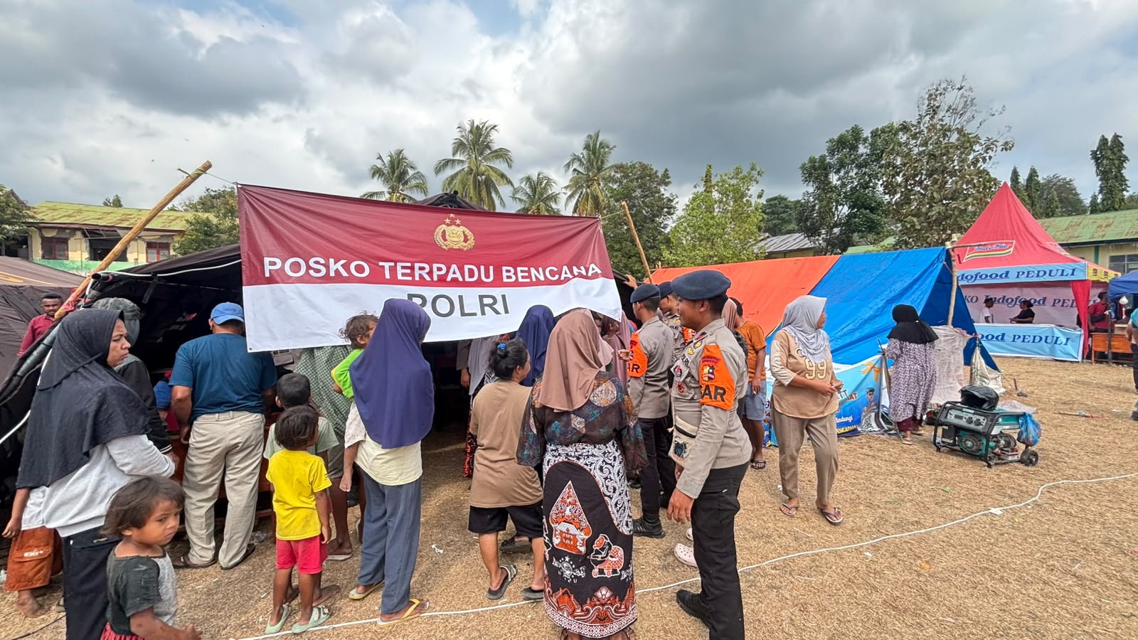 Hari Ke-4 Pascagempa, Polri Terus Bergerak: Brimob dan Bantuan Logistik Konsisten Dikirim ke NTT