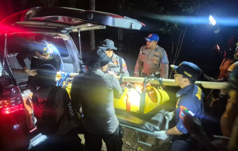 Operasi Kemanusiaan Polres Bondowoso Berhasil Evakuasi Dua Jenazah di Gunung Piramid