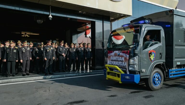 Polda Jatim Kirim Bantuan Kemanusiaan ke NTT, Siapkan Dapur Lapangan hingga Tim Trauma Healing
