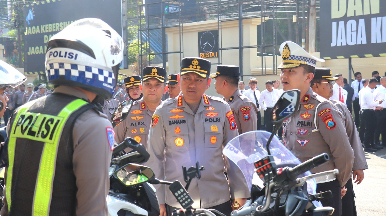 Sambut Hari Jadi ke-78, Polwan Polres Ngawi Edukasi Santri Cegah Kenakalan Remaja