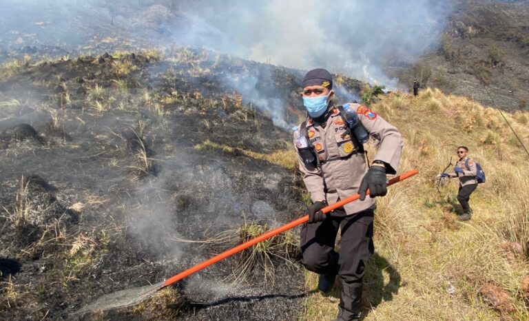 Polres Probolinggo Intensifkan Penanganan Karhutla di Lereng Gunung Bromo