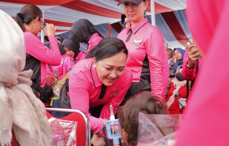Bhayangkari Turunkan 74 Nakes dalam Bakkes di Aceh Tamiang, Sediakan Cek Lab hingga Operasi Katarak Gratis