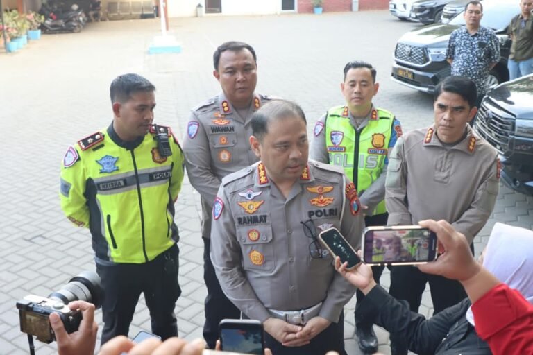 Polda Jatim Terjunkan 60 Personel Siaga 24 Jam Urai Kepadatan di Ketapang Banyuwangi