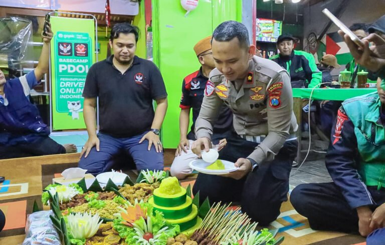 Sambut Hari Lalu Lintas Bhayangkara ke-71, Polresta Malang Kota Gelar Doa Bersama Ojol