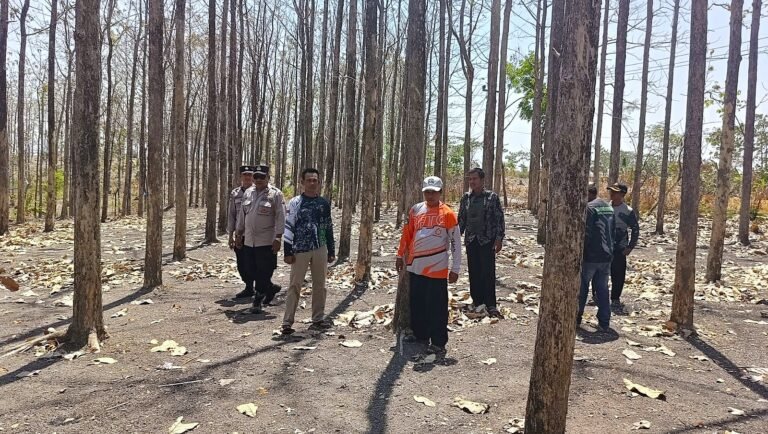 Sinergi Cegah Karhutla, Polres Bojonegoro Sisir Kawasan Rawan di Kedungadem