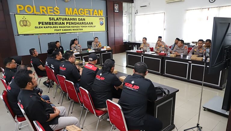 Polres Magetan Beri Penghargaan untuk 13 Korlap PSHT atas Dedikasi Jaga Kamtibmas