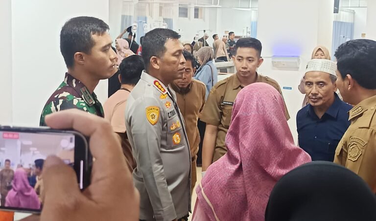 Kapolresta Sidoarjo Cek Kondisi Santri Ponpes Manbaul Hikam di Rumah Sakit, Pastikan Penanganan Maksimal