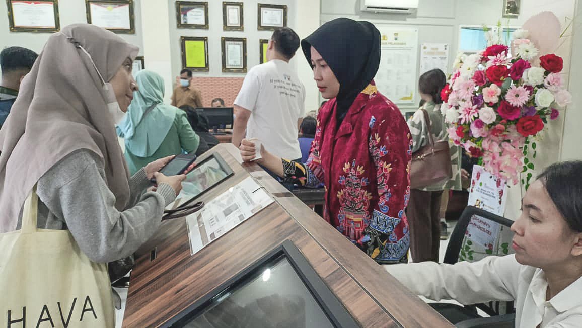 Pemohon dari Kabupaten Malang Turut Menyumbang Padatnya Pelayanan SKCK di Gedung Sarja Arya Racana Polresta Malang Kota