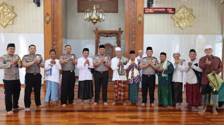 Takmir Masjid Raden Rahmat Apresiasi “Jumat Keliling” Kapolresta Malang Kota, Perkuat Sinergi Jaga Kamtibmas