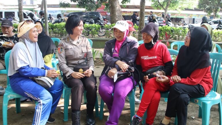 Siapkan Sarapan dan Cek Kesehatan Gratis di Taman Singha Merjosari, Polresta Malang Kota Jemput Bola Layani Warga