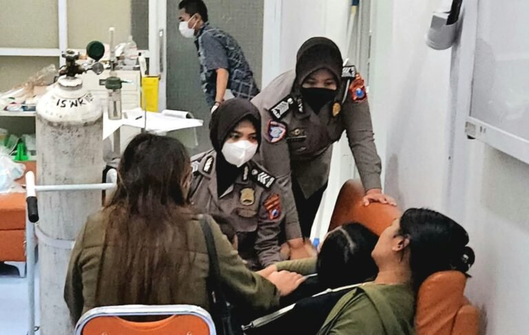 Polisi Bersama Masyarakat: Polres Probolinggo Hadirkan Empati untuk Korban Karhutla Bromo