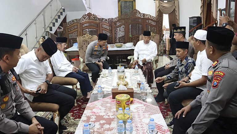 Polres Mojokerto Gandeng Ulama, Silaturahmi ke Ponpes Amanatul Ummah Perkuat Kondusivitas