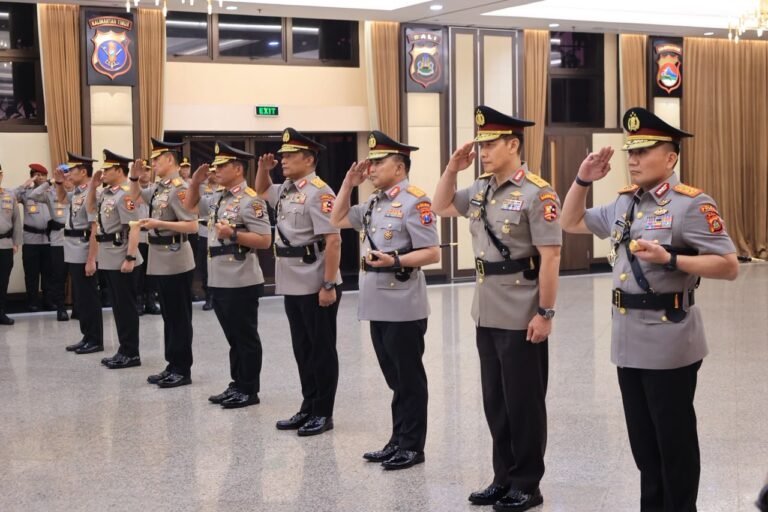 Kapolri Pimpin Sertijab Irwasum Polri dan Empat Kapolda di Mabes Polri