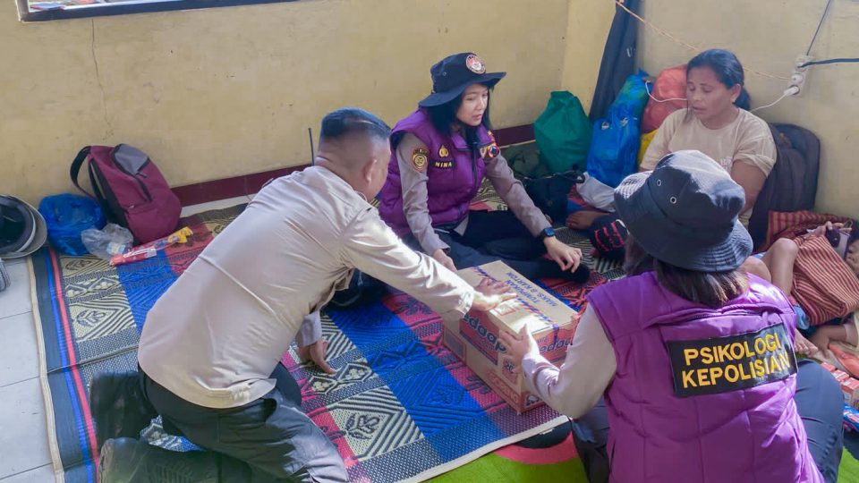Polri Berikan Konseling dan Trauma Healing bagi Korban Gempa di Manggarai Barat