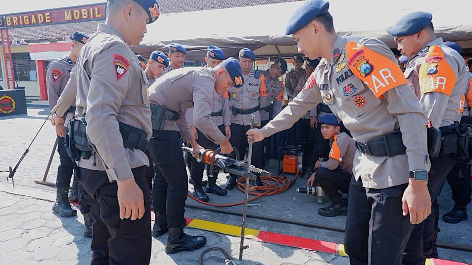 Batalyon A Pelopor Satbrimob Polda Jawa Timur menggelar Apel Gelar Perlengkapan Tanggap Bencana, Antisipasi meningkatnya risiko Karhutla, kebakaran permukiman, serta kekeringan dimusim kemarau 2026