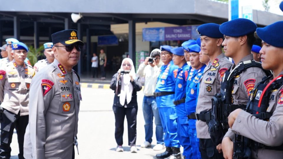 Berdasarkan hasil pemantauan udara, arus lalu lintas dari arah Jakarta menuju Merak maupun sebaliknya terpantau relatif lancar