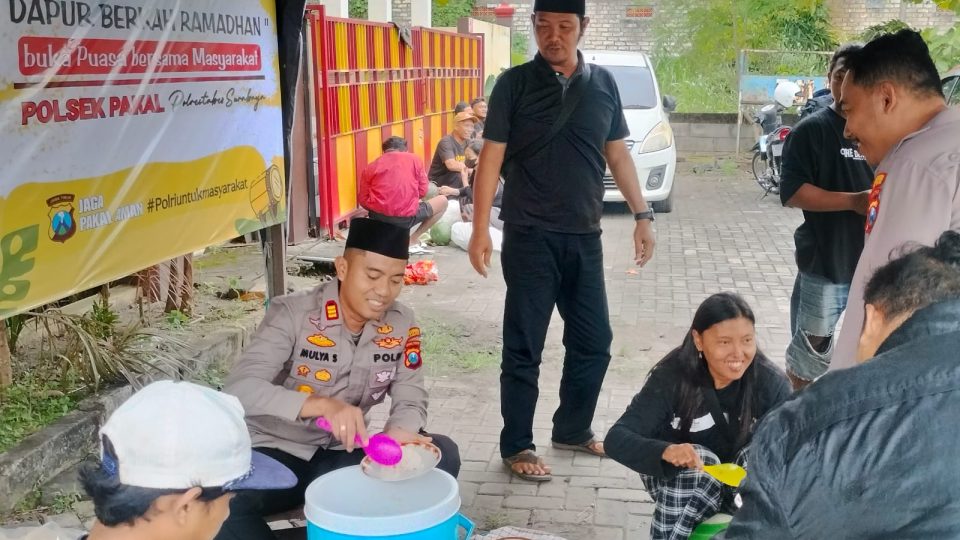 Dapur Berkah Ramadan Polsek Pakal 600 Porsi Buka Puasa untuk Warga di Surabaya